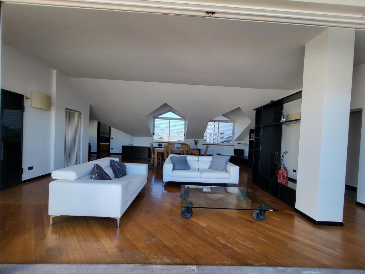Apartamento Attico Dei Castelli Verbania Exterior foto